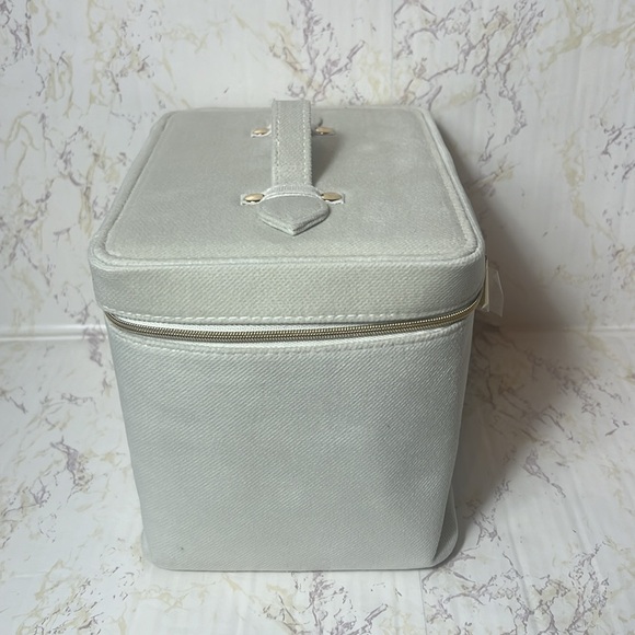 NEW - DIOR WHITE AND GOLD MAKE UP VANITY KIT - Picture 8 of 11